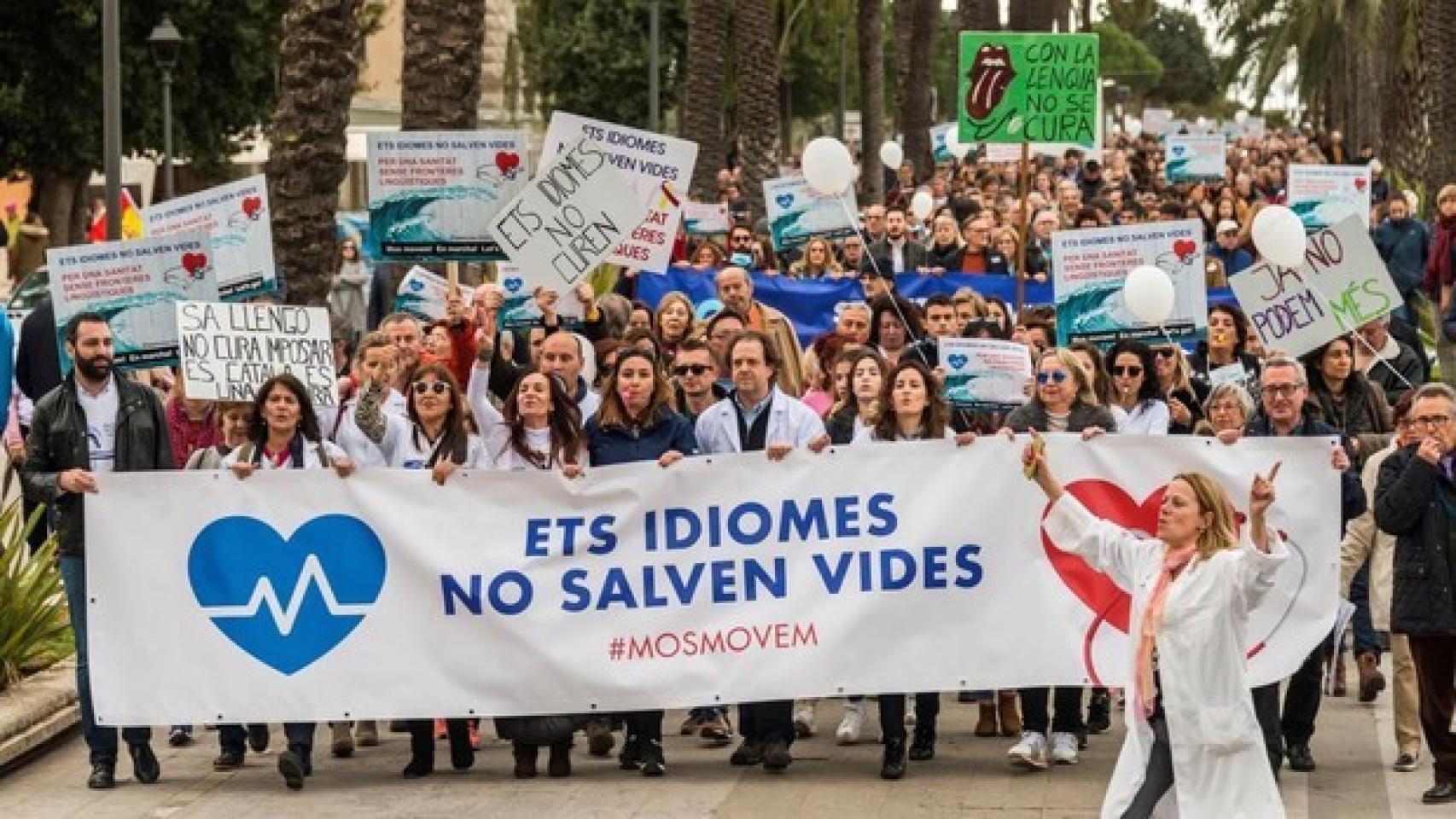 Manifestación contra la política lingüística balear en la sanidad.
