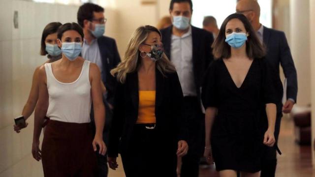 Irene Montero, ministra de Igualdad; Yolanda Díaz, vicepresidenta segunda; y Ione Belarra, ministra de Derechos Sociales.