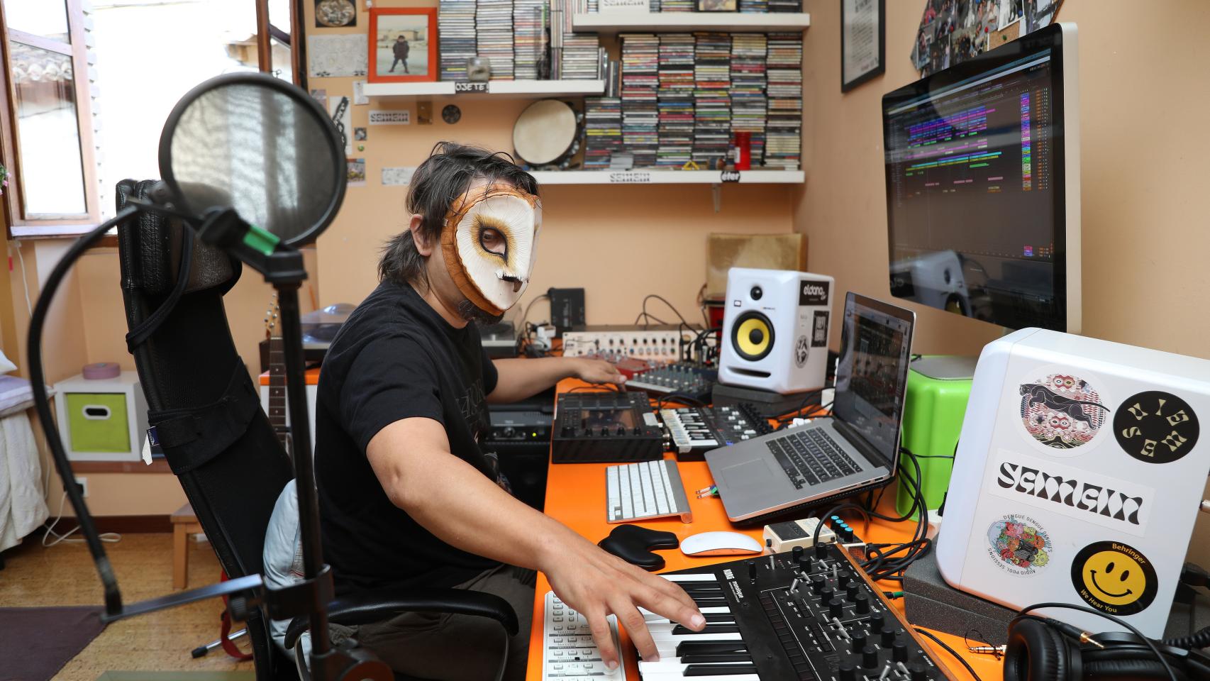 Brágimo ICAL . El artista,Dj, creador del sello discográfico Samain, Castora Herz, Ampudia