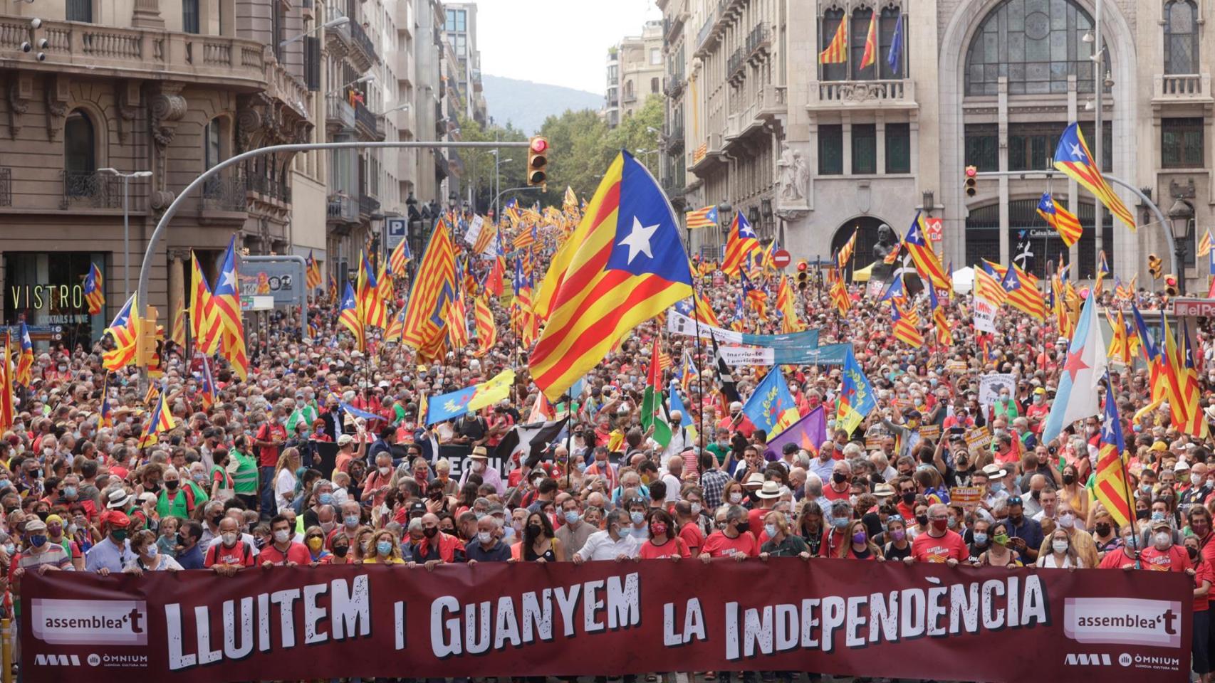 Imagen de una celebración de la Diada por las calles de Barcelona.