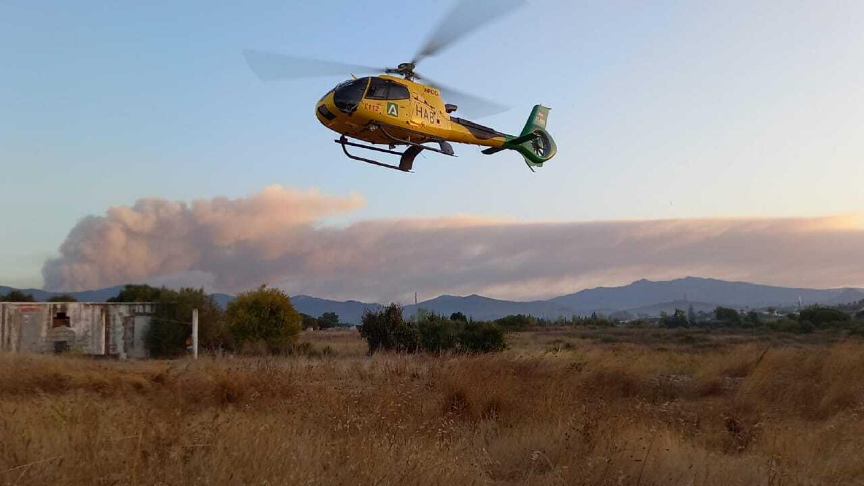 Fotos del cuarto día de lucha contra el fuego en Sierra Bermeja, Málaga.