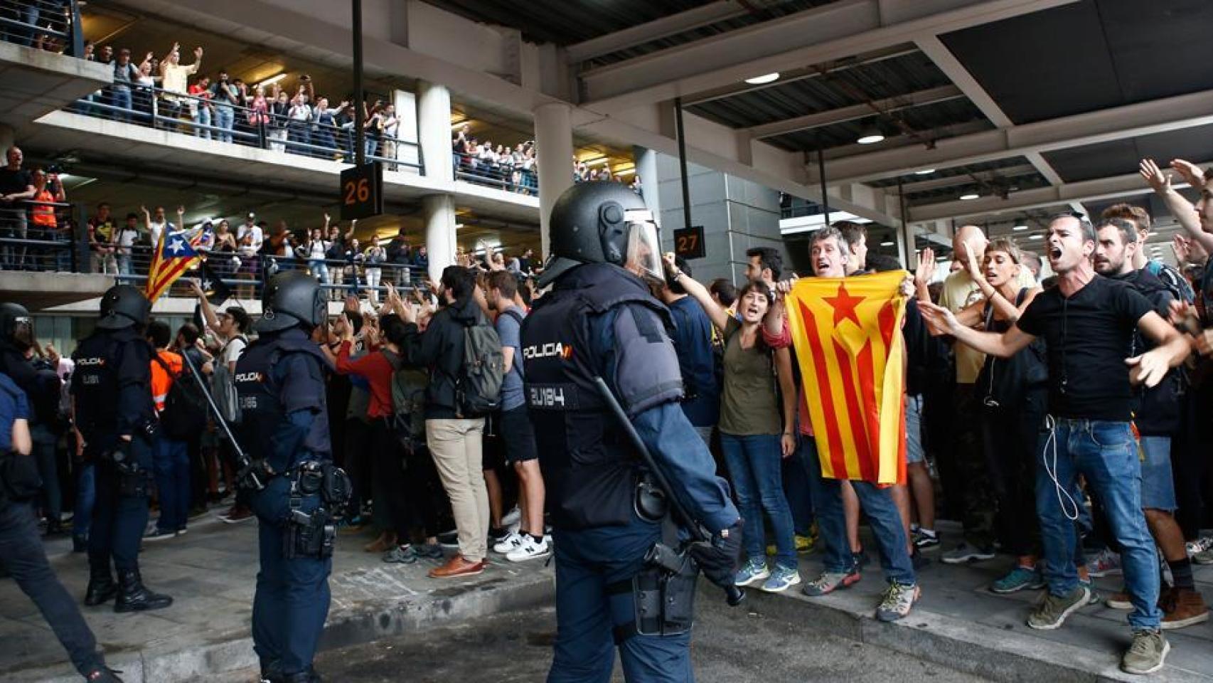 Los radicales de Tsunami Democratic trataron de hacerse con el control del aeropuerto de El Prat el 14 de octubre de 2019.