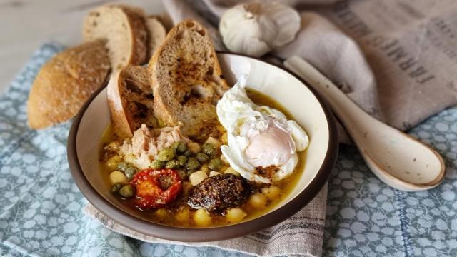 Sopa de garbanzos y huevo tunecina, receta de Lablabi