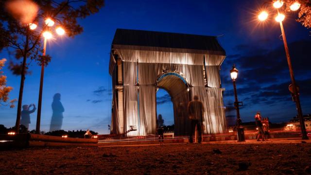 El Arco del Triunfo de París, con el montaje de Christo.
