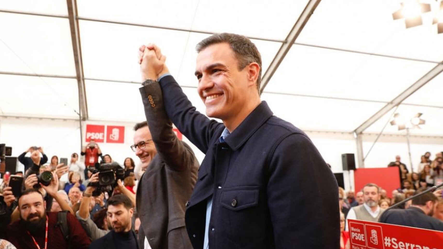 El secretario socialista del PSOE en Murcia, Diego Conesa, y el presidente del Gobierno, Pedro Sánchez.