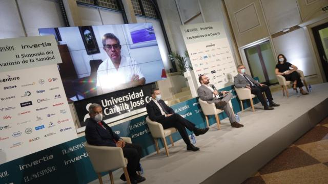 Participantes en la ponencia 'Efectos secundarios, enfermedades y secuelas en pacientes que han sido afectados por la Covid-19'.