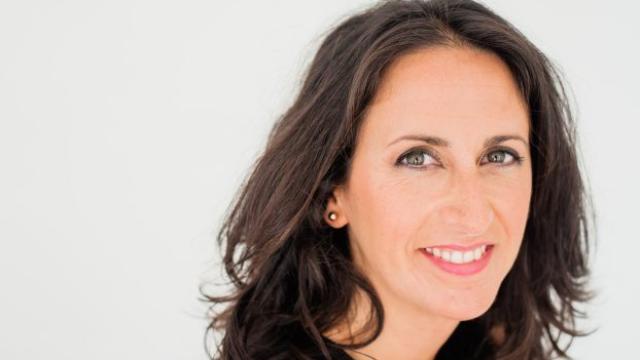 Una imagen de la escritora María Oruña.