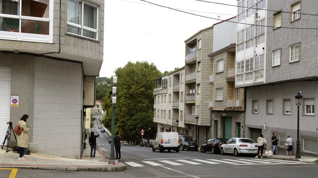 Edificio desde donde cayó una adolescente, en O Carballiño, Ourense