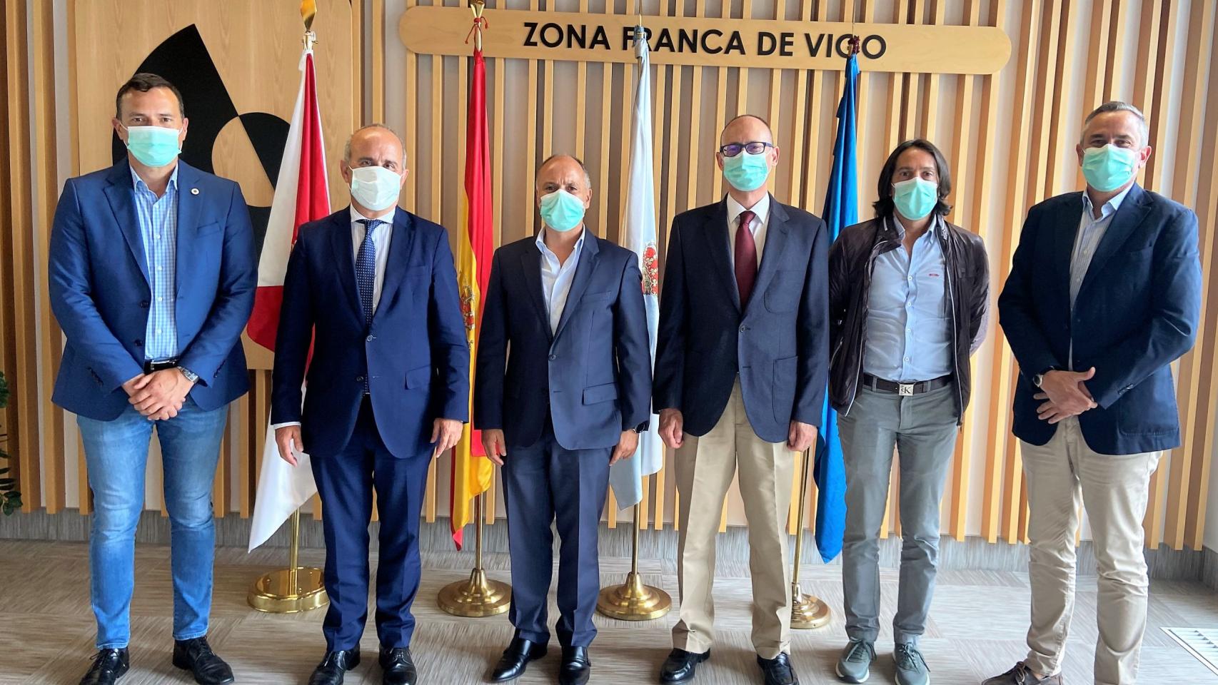 Varios miembros de la organización de la UNED en Pontevedra se reunieron con el delegado del Estado, David Regades