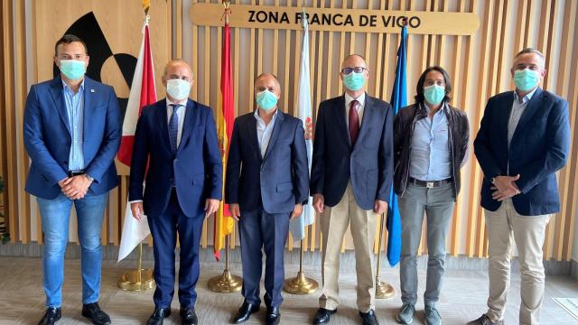 Varios miembros de la organización de la UNED en Pontevedra se reunieron con el delegado del Estado, David Regades