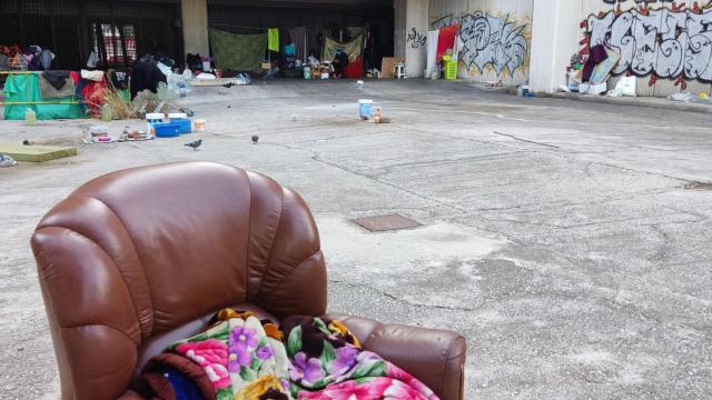 Imagen del campamento improvisado en el edificio de Correos, en Málaga.