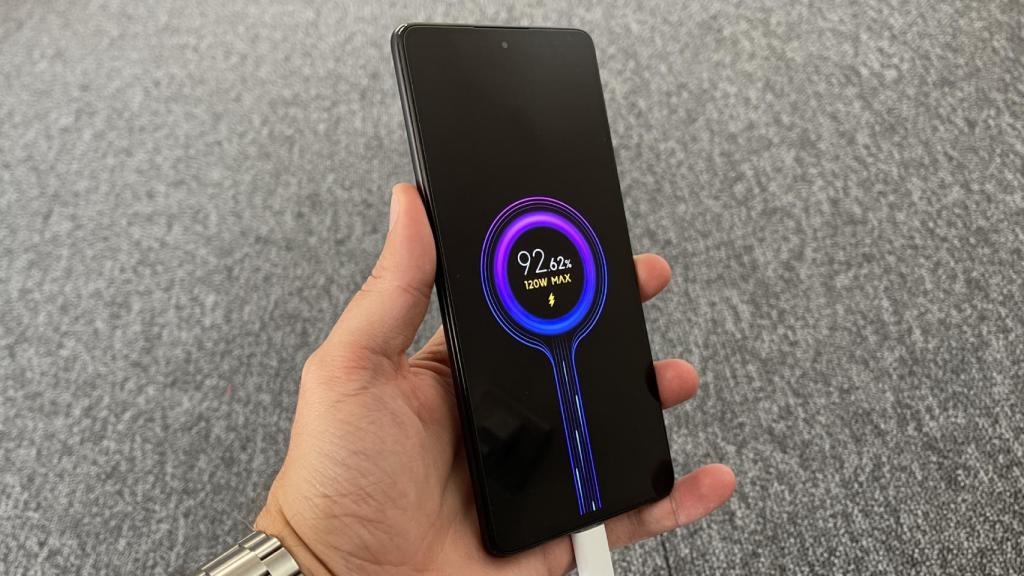 El Xiaomi 11T Pro cargando.