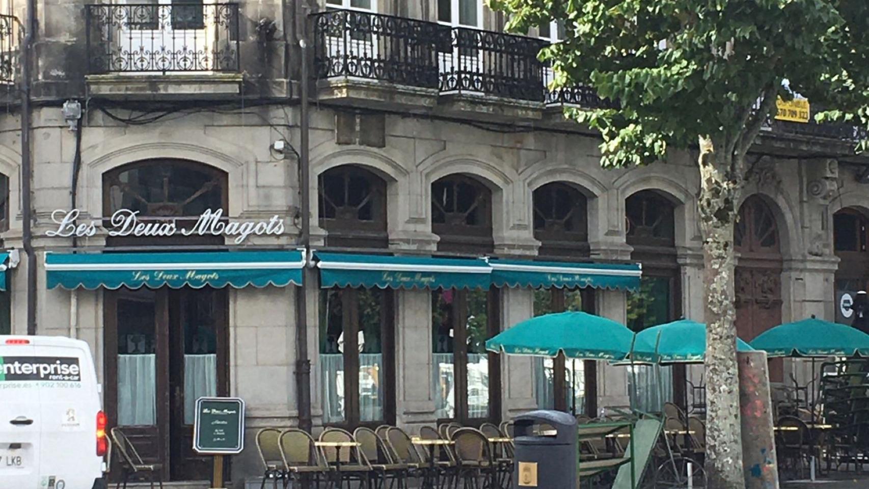 Una cafetería del paseo das Avenidas decorada para el rodaje