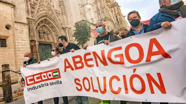 Pancarta de los trabajadores de Abengoa en la protesta de hace unos días.