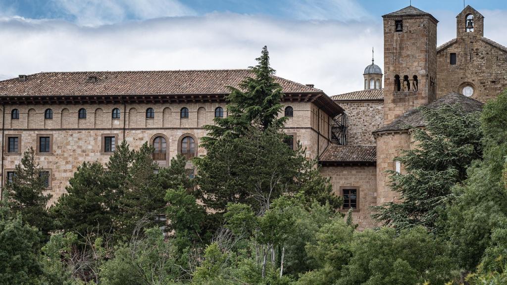 monastery-4758328_1280