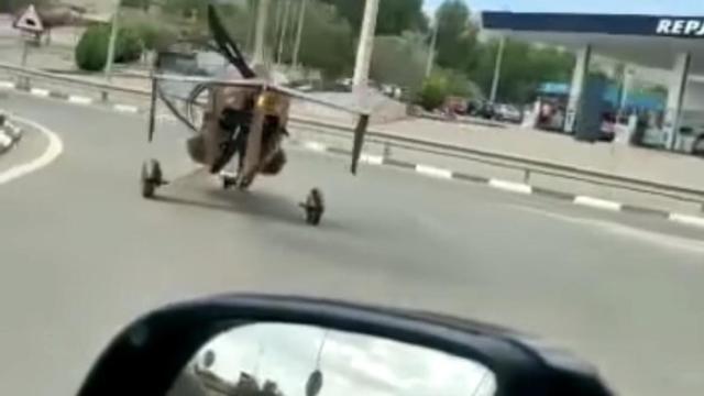 Denunciado el piloto de una aeronave por circular por la carretera de Castalla en busca de una gasolinera