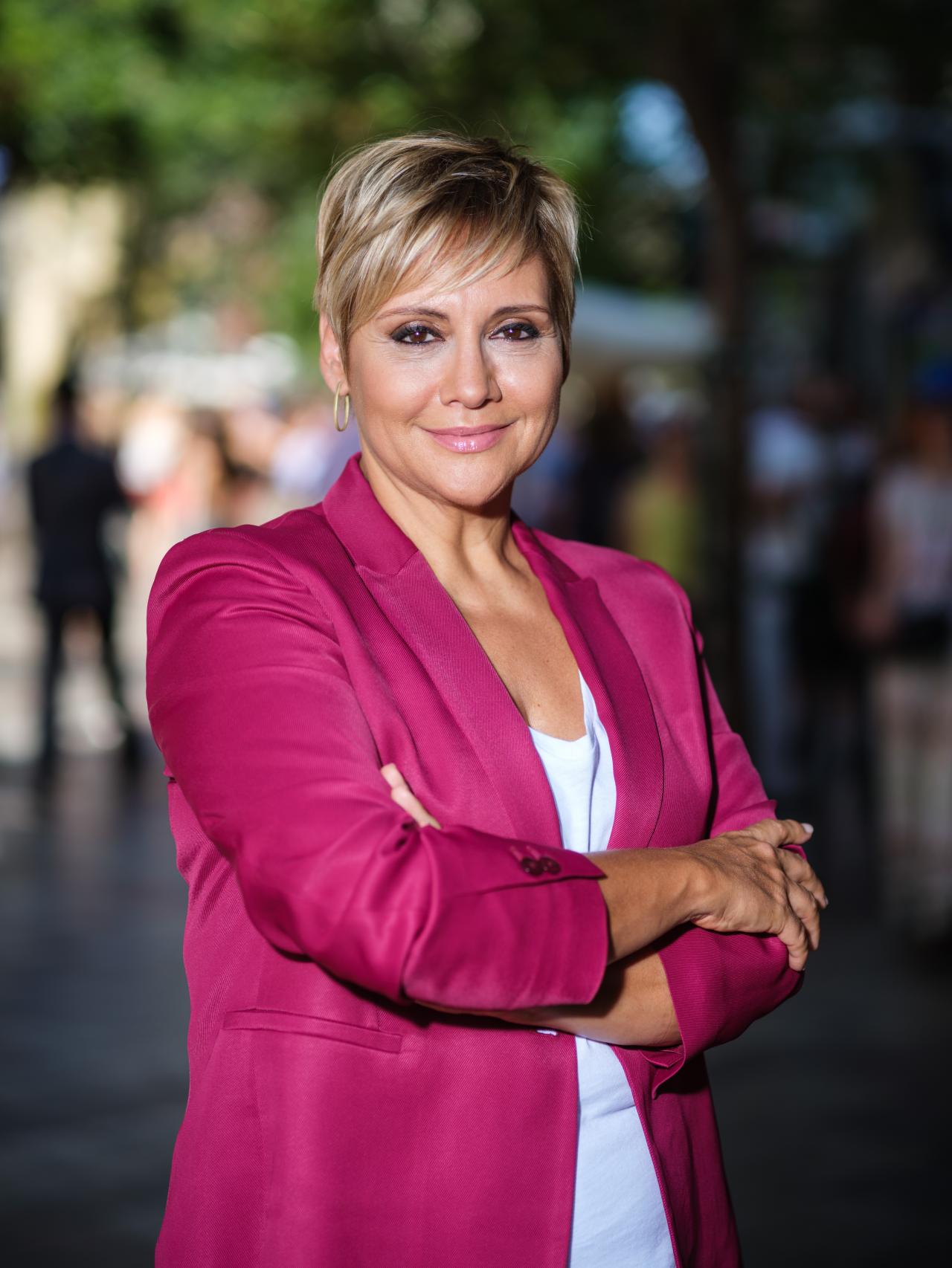 Gloria Serra adelanta que pronto dará una sorpresa a sus seguidores.