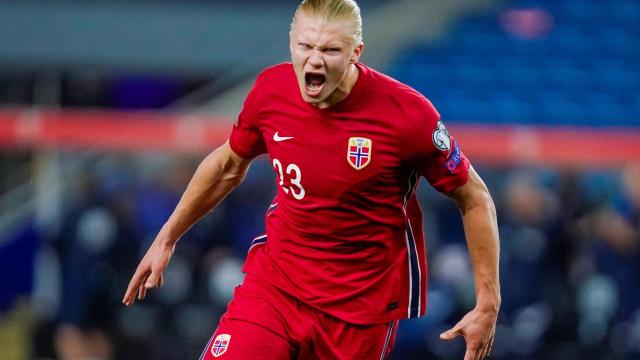 Haaland celebra un gol con Noruega