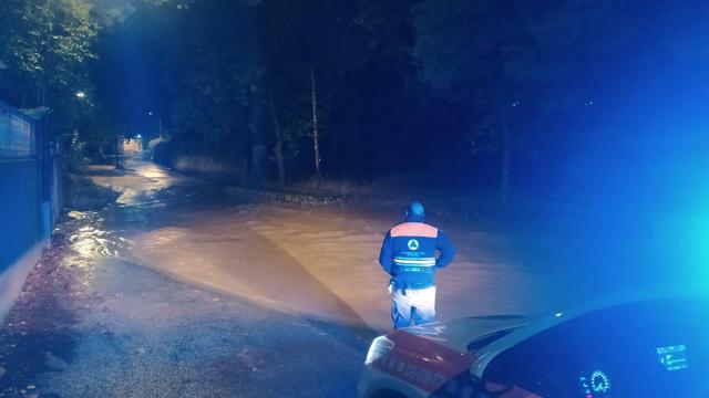 El acceso a Las Fuentecicas, en Almansa, tuvo que ser cortado. Foto: Almansa Emergencias.