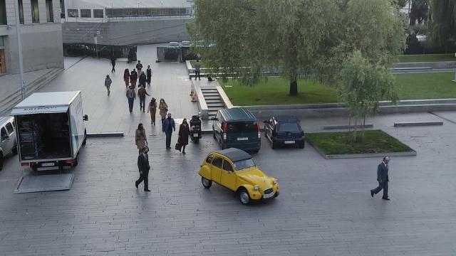 El equipo de rodaje en la Plaza de la Estrella.