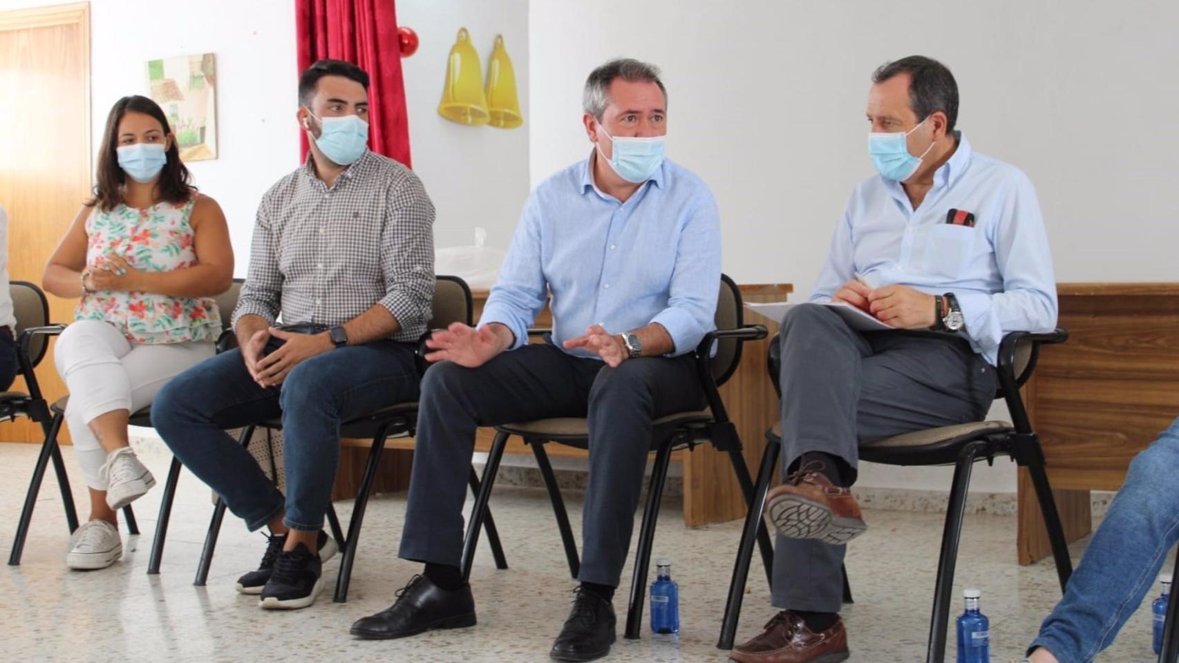 Juan Espadas, en una reunión con municipios afectados por incendio de Sierra Bermeja.