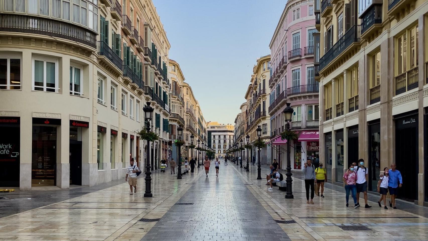 Aspecto de la calle Larios tras retirar el toldo de verano