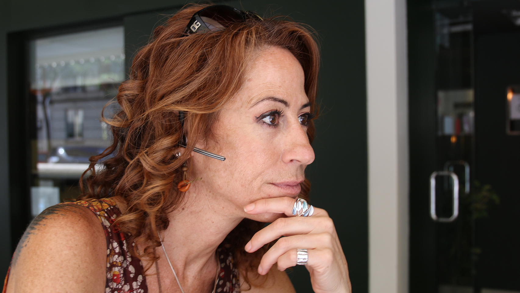 Alicia Lerma, siempre con el móvil en la oreja.