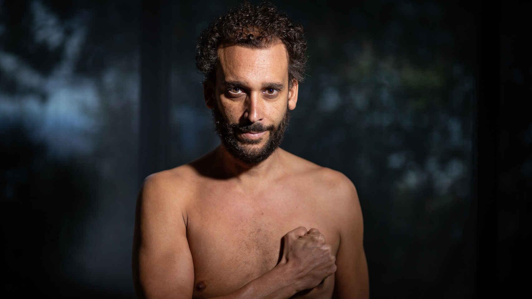 Jesús Candel, 'Spiriman' mostrando su torso a EL ESPAÑOL.