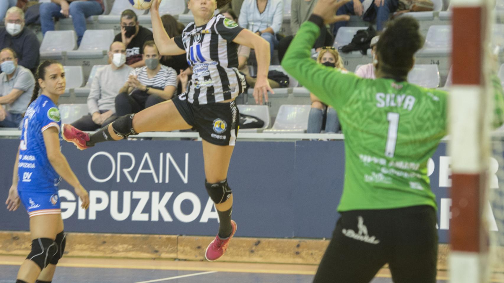 El Costa del Sol Málaga da la cara ante el Bera Bera (24-22)