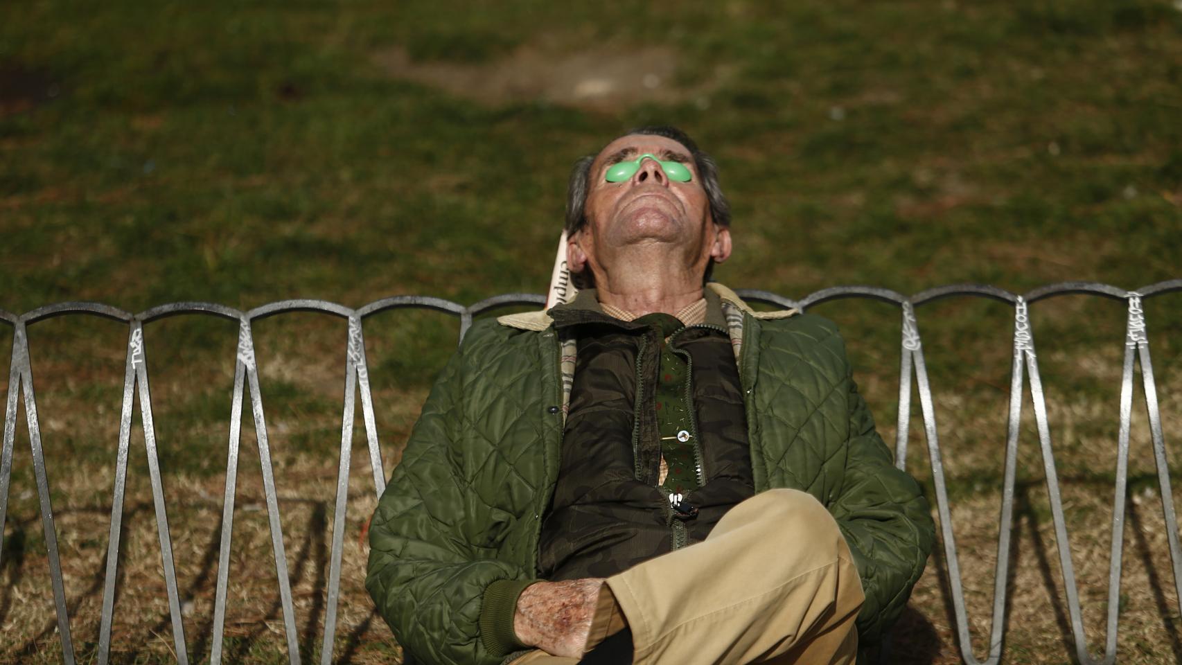 Archivo - Descanso, descansando, descansar, relax, relajación, estrés, tomando el sol,