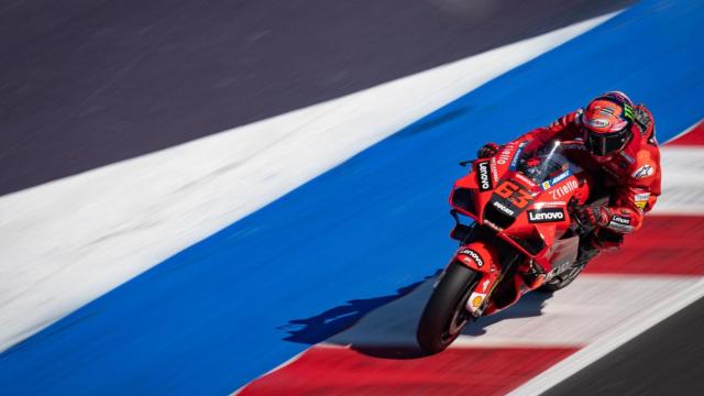Pecco Bagnaia sube por el piano del circuito de Misano, en el Gran Premio de San Marino.