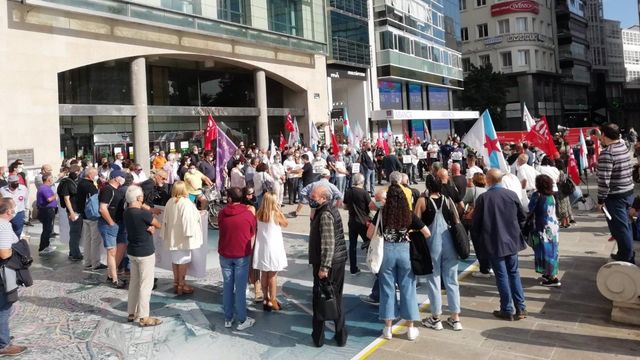 Concentración en A Coruña por la subida del precio de la luz.