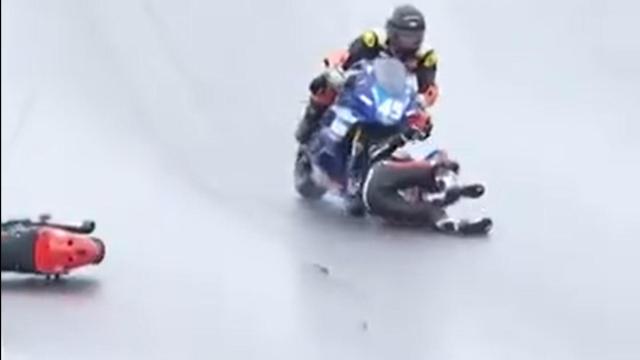 Hayden Schultz esquiva a Trevor Standish en la prueba de la Twins Cup en el circuito de Barber