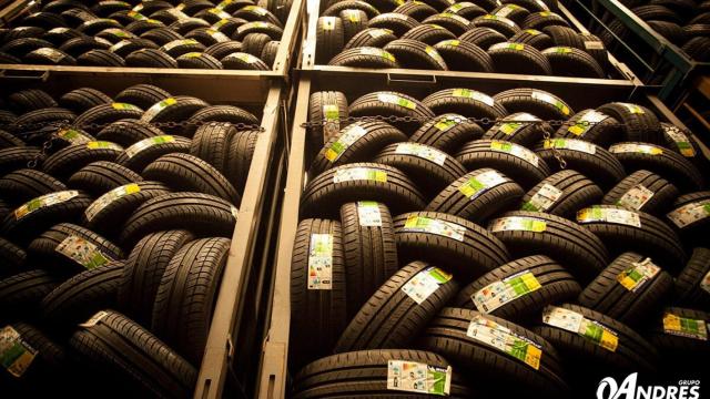 Almacén de neumáticos.