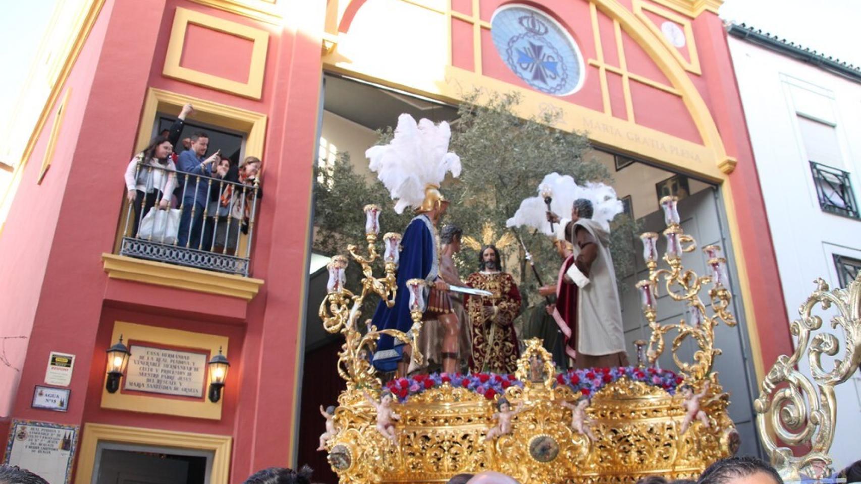 Jesús del Rescate saliendo de calle Agua.