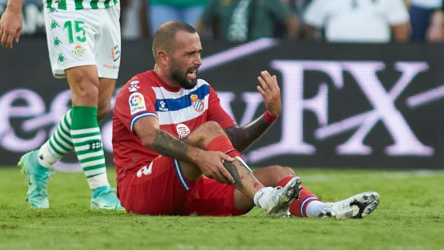 La terrible lesión de Aleix Vidal contra el Betis