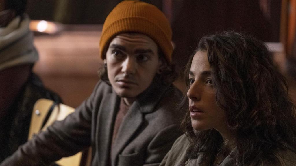 Elliot Fletcher interpreta en la serie a Sam, un hombre trans.