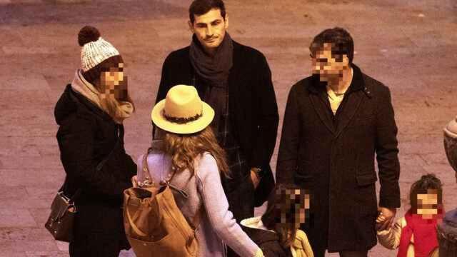 Iker Casillas y Sara Carbonero junto a unos amigos en Corral de Almaguer en 2019. Gtres