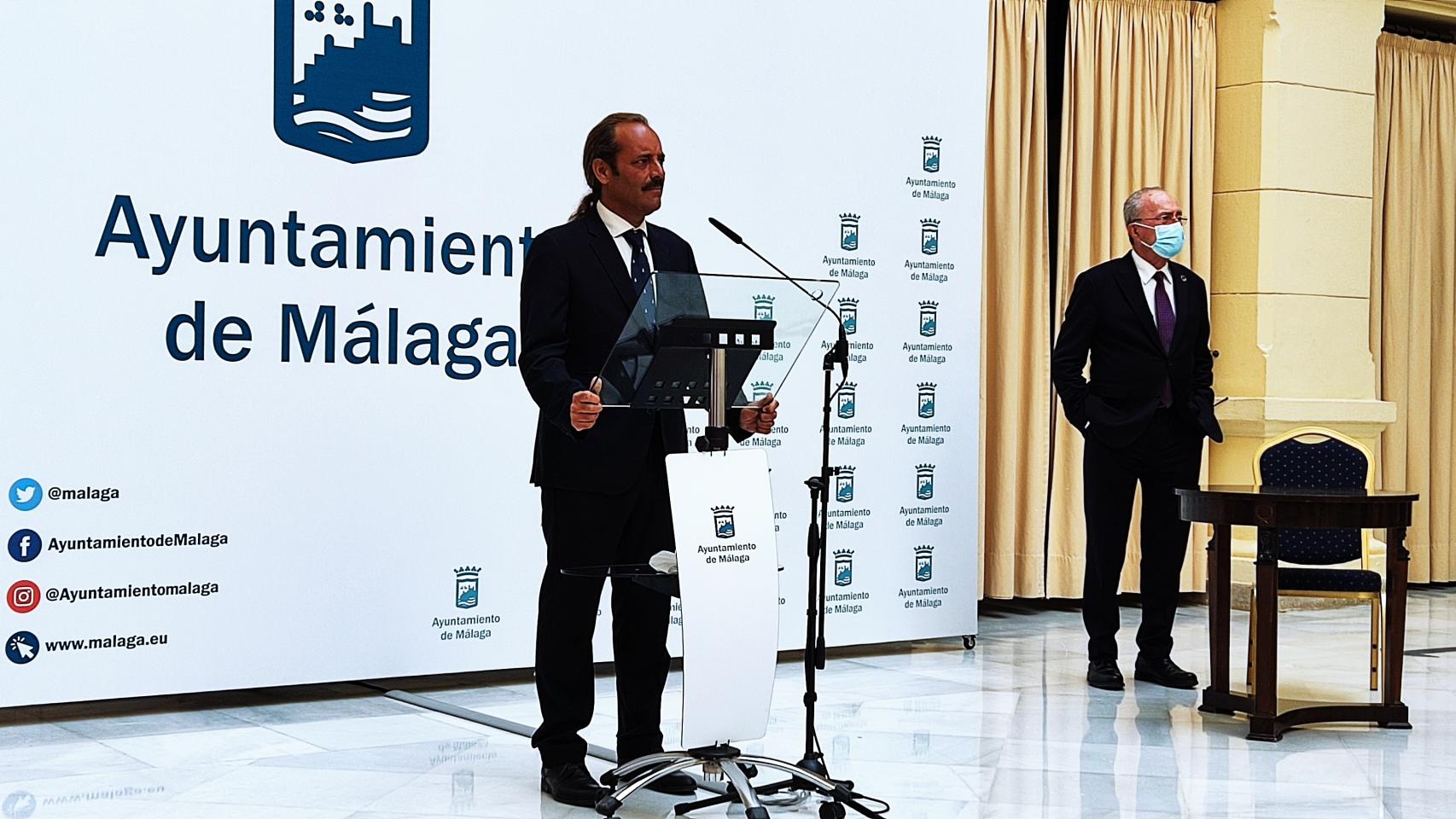 Juan Cassá y Francisco de la Torre, en la firma del acuerdo de estabilidad.