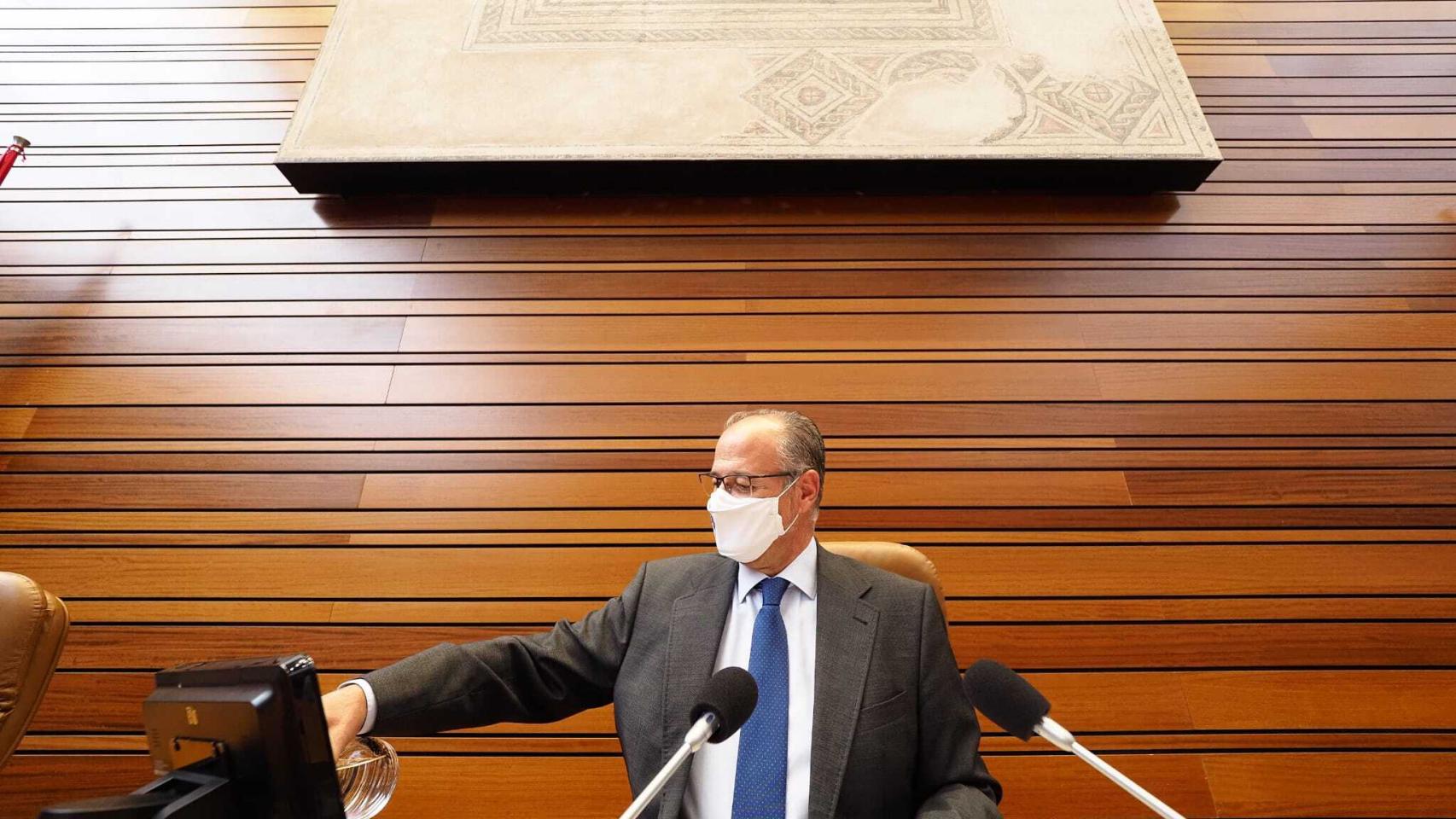 El presidente Luis Fuentes en la sesión de las Cortes