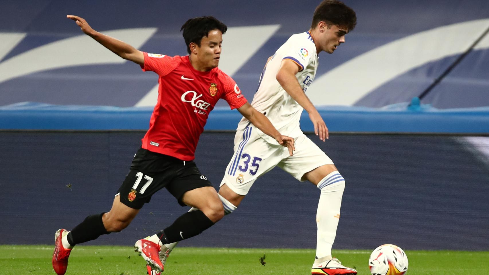 Takefusa Kubo persigue a Miguel Gutiérrez