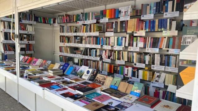 Caseta de la UNE en la Feria del Libro