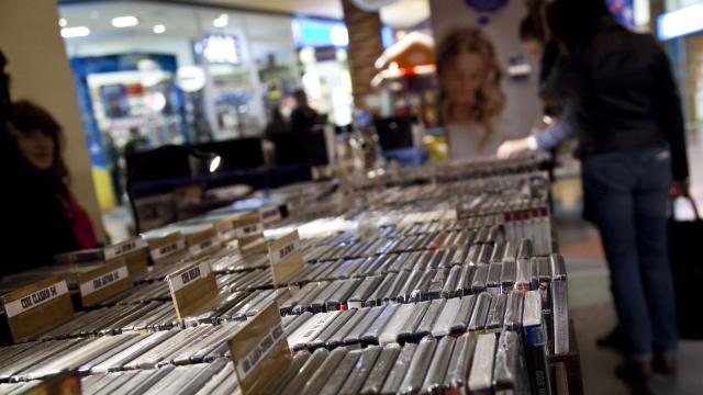 Uno de los pasillos del centro comercial 'Luz del Tajo', en Toledo.