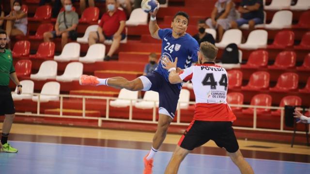 El lateral brasileño Matheus de Novais fue el primer fichaje del club Eón Horneo Alicante.