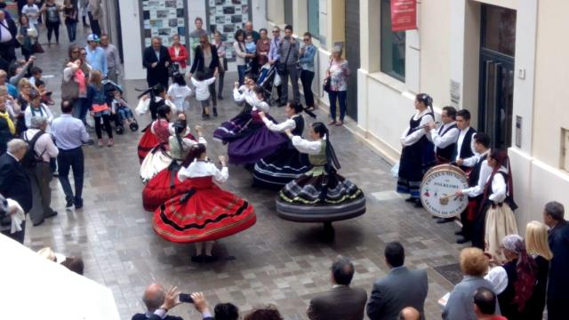 Desde luego, los vecinos del centro no pueden decir que se aburren en su día a día.
