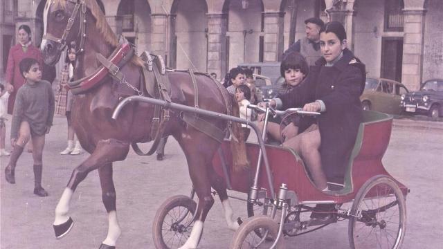 Imagen antigua de los caballitos de A Coruña