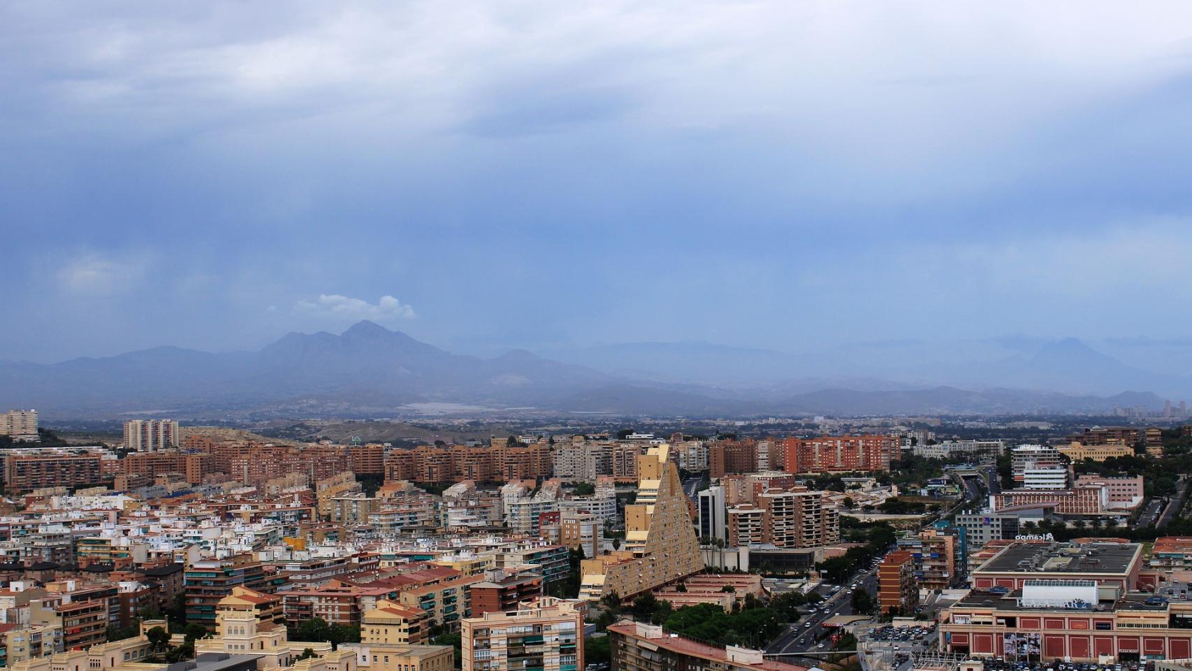 Verdaderos call centers, así actúan los estafadores inmobiliarios en Alicante.