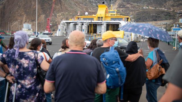 Una imagen de la salida del barco de Fred Olsen a las 17 horas de este domingo.