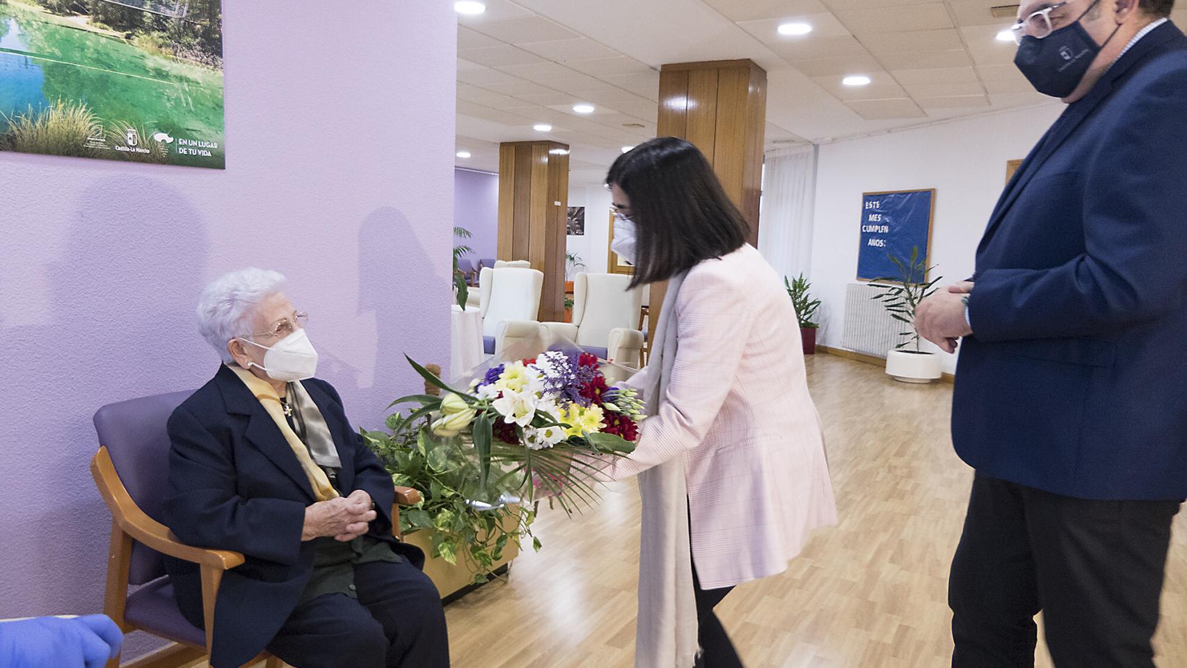 La ministra Carolina Darias en la residencia de ancianos de Guadalajara.