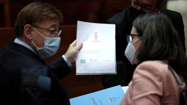 l presidente Ximo Puig y la vicepresidenta Mónica Oltra, en el hemiciclo de Les Corts, donde tiene lugar el segundo debate sobre el estado de la Comunidad de esta legislatura.